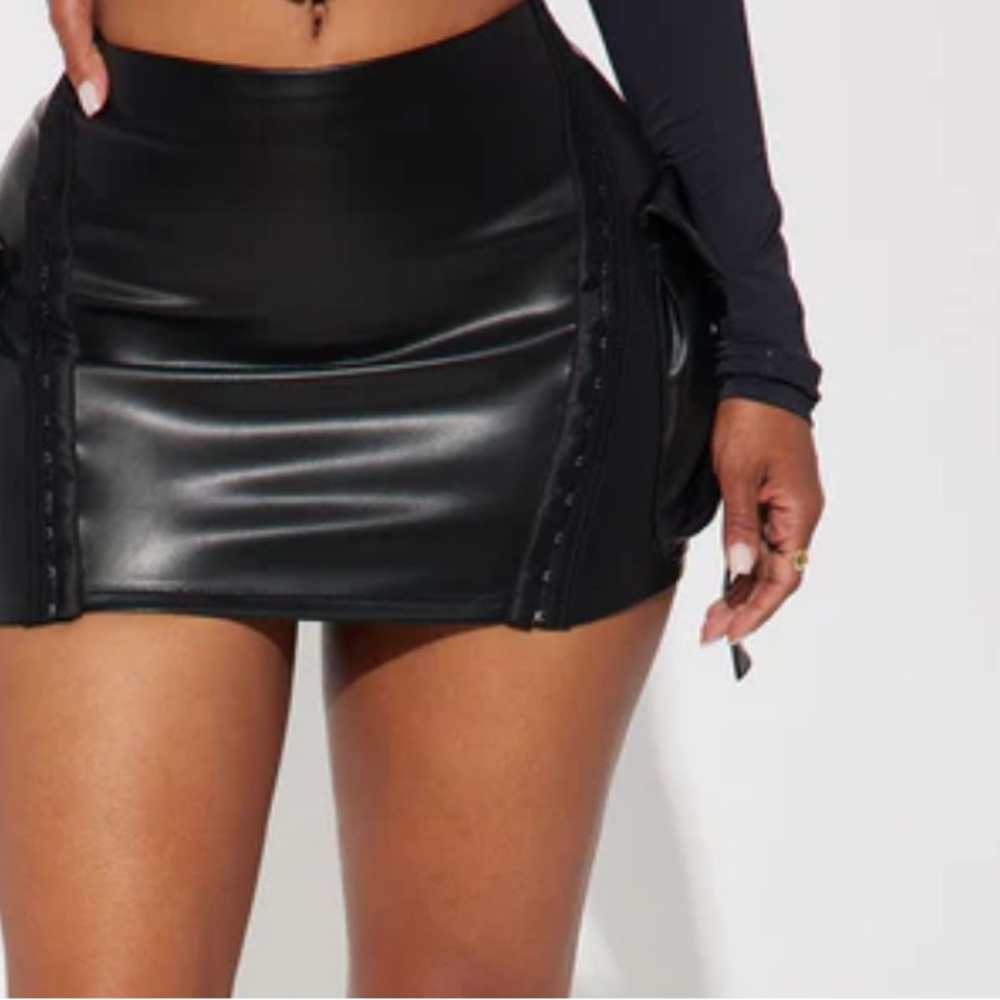 Offset cargo Black Faux Leather Mini Skirt